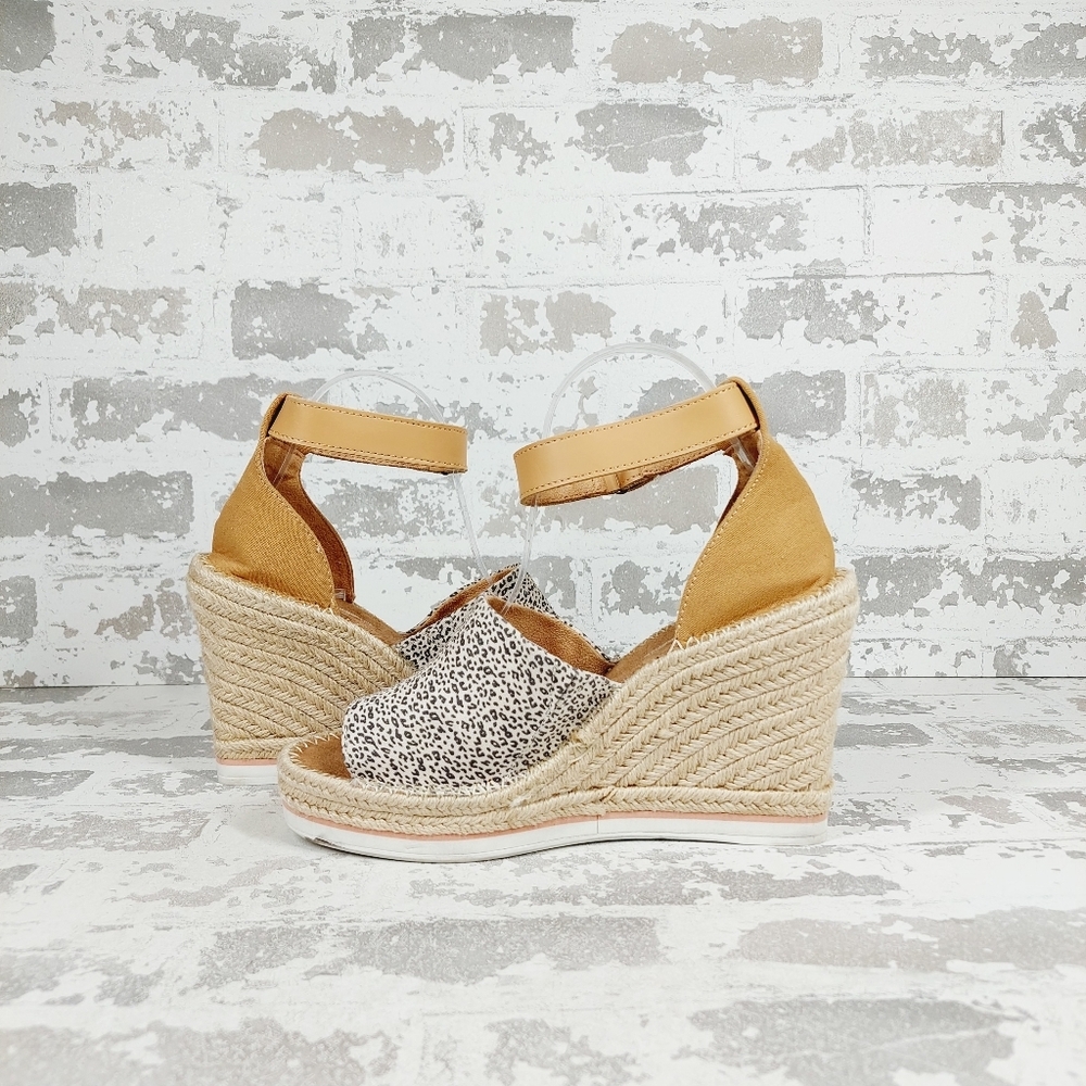 Toms Tan and Black Wedge Sandals - Picture 4 of 12